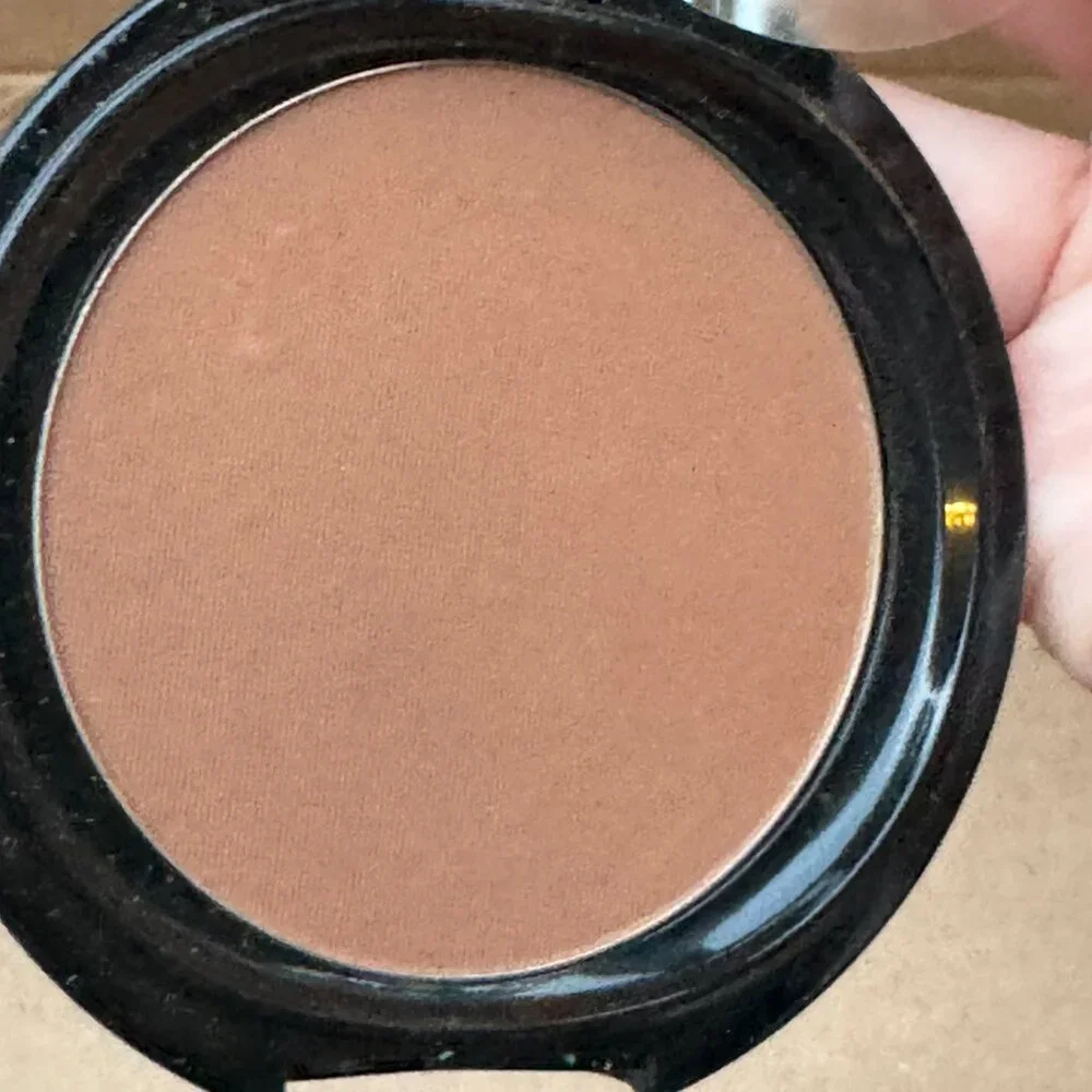 OSP Cosmetics Photochromatic Pressed Powder in Coffeehouse
